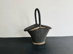 Panier vintage en rotin et plastique noir, années 50