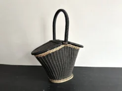 Panier vintage en rotin et plastique noir, années 50