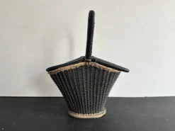 Panier vintage en rotin et plastique noir, années 50