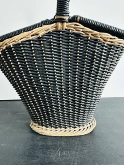 Panier vintage en rotin et plastique noir, années 50