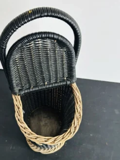 Panier vintage en rotin et plastique noir, années 50