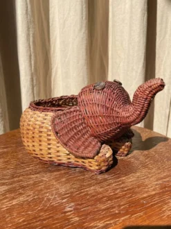 Panière / corbeille en osier en forme d’éléphant (vintage)