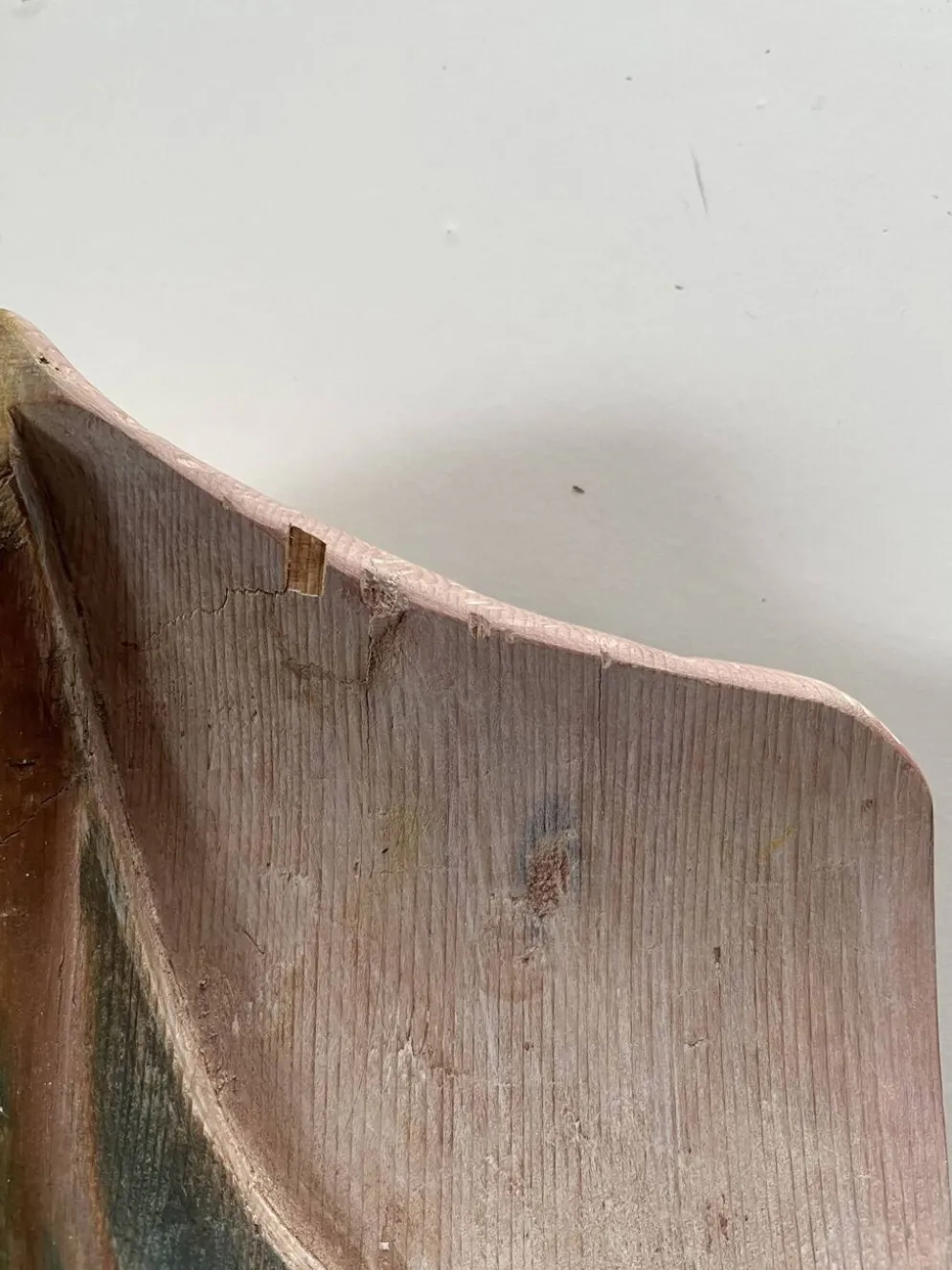 Panneau ancien en bois sculpté au décor de feuillage