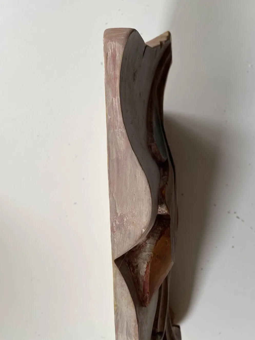 Panneau ancien en bois sculpté au décor de feuillage