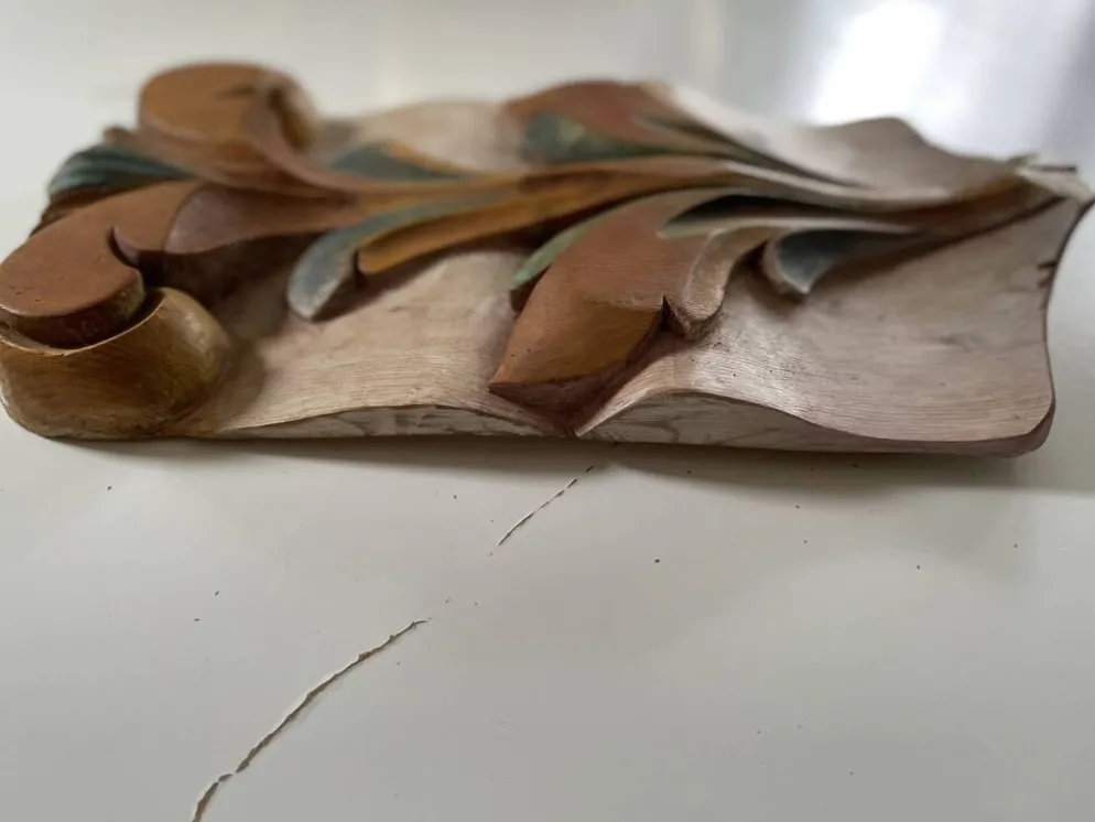 Panneau ancien en bois sculpté au décor de feuillage