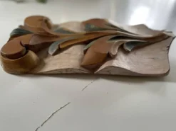 Panneau ancien en bois sculpté au décor de feuillage