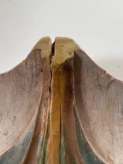 Panneau ancien en bois sculpté au décor de feuillage