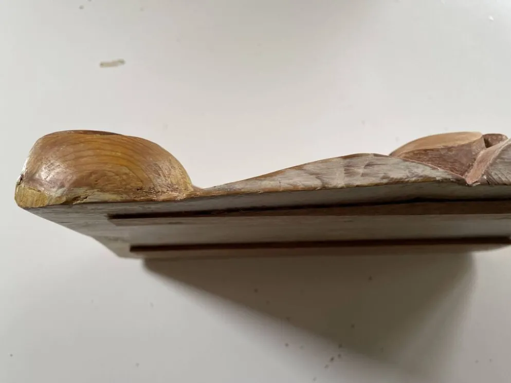 Panneau ancien en bois sculpté au décor de feuillage