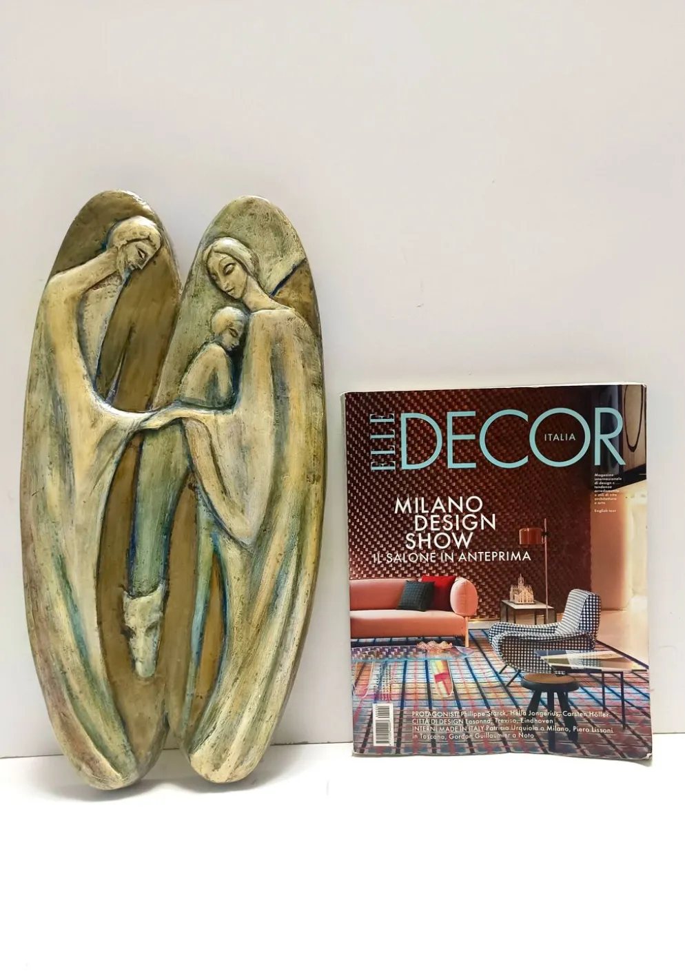 Panneau en hêtre peint et sculpté à la main représentant la Sainte Famille, Italie
