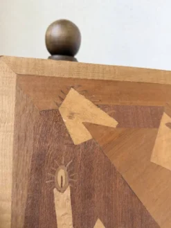 Panneau en marqueterie de bois inspiré de Picasso