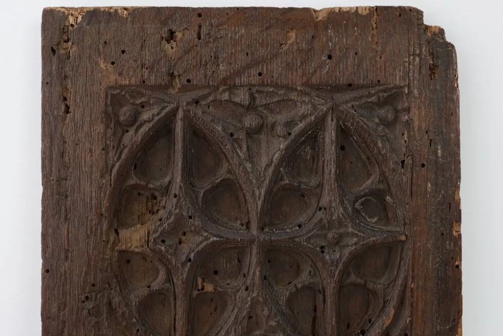 Panneau en relief en chêne sculpté gothique tardif, France, 15e siècle