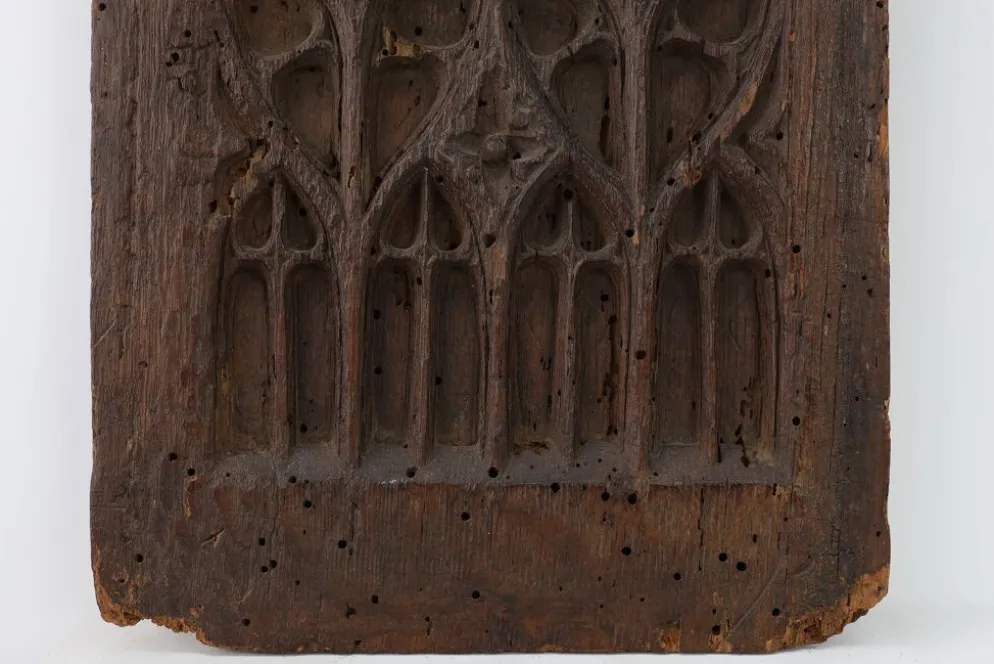 Panneau en relief en chêne sculpté gothique tardif, France, 15e siècle
