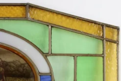 Panneau en verre teinté Art Déco représentant des coureurs en mouvement, Belgique vers 1910