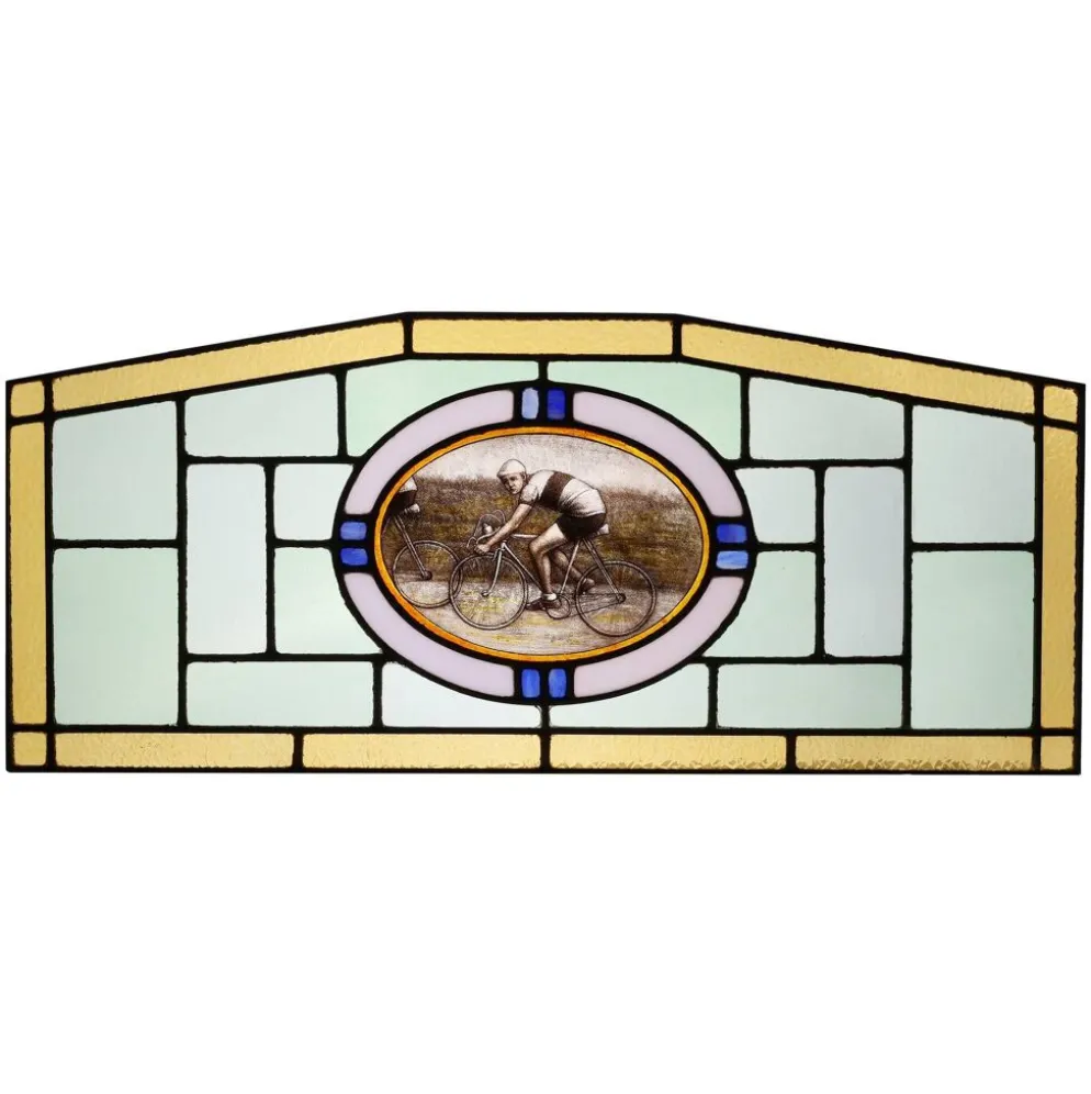 Panneau en verre teinté Art Déco représentant des cyclistes en mouvement, Belgique vers 1910