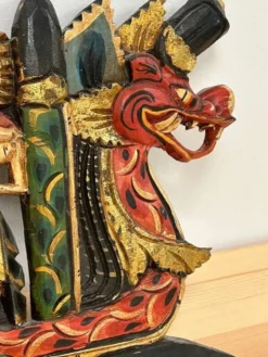 Panneau mural balinais bois sculpté doré polychrome dragon procession