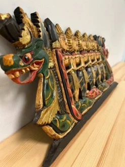 Panneau mural balinais bois sculpté doré polychrome dragon procession