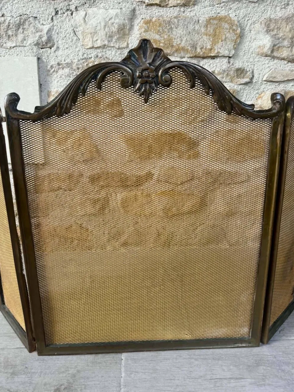 Pare feu de cheminée en laiton style Louis XV