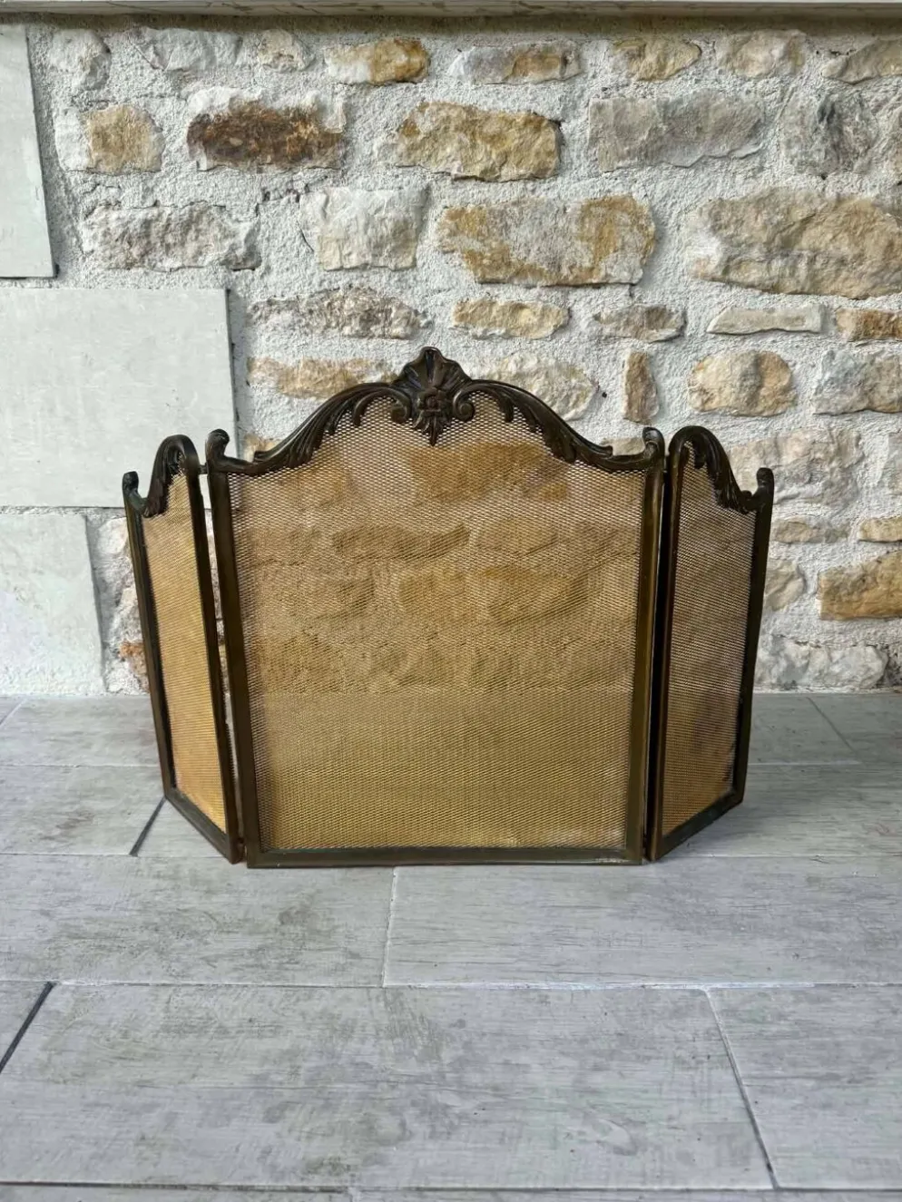 Pare feu de cheminée en laiton style Louis XV