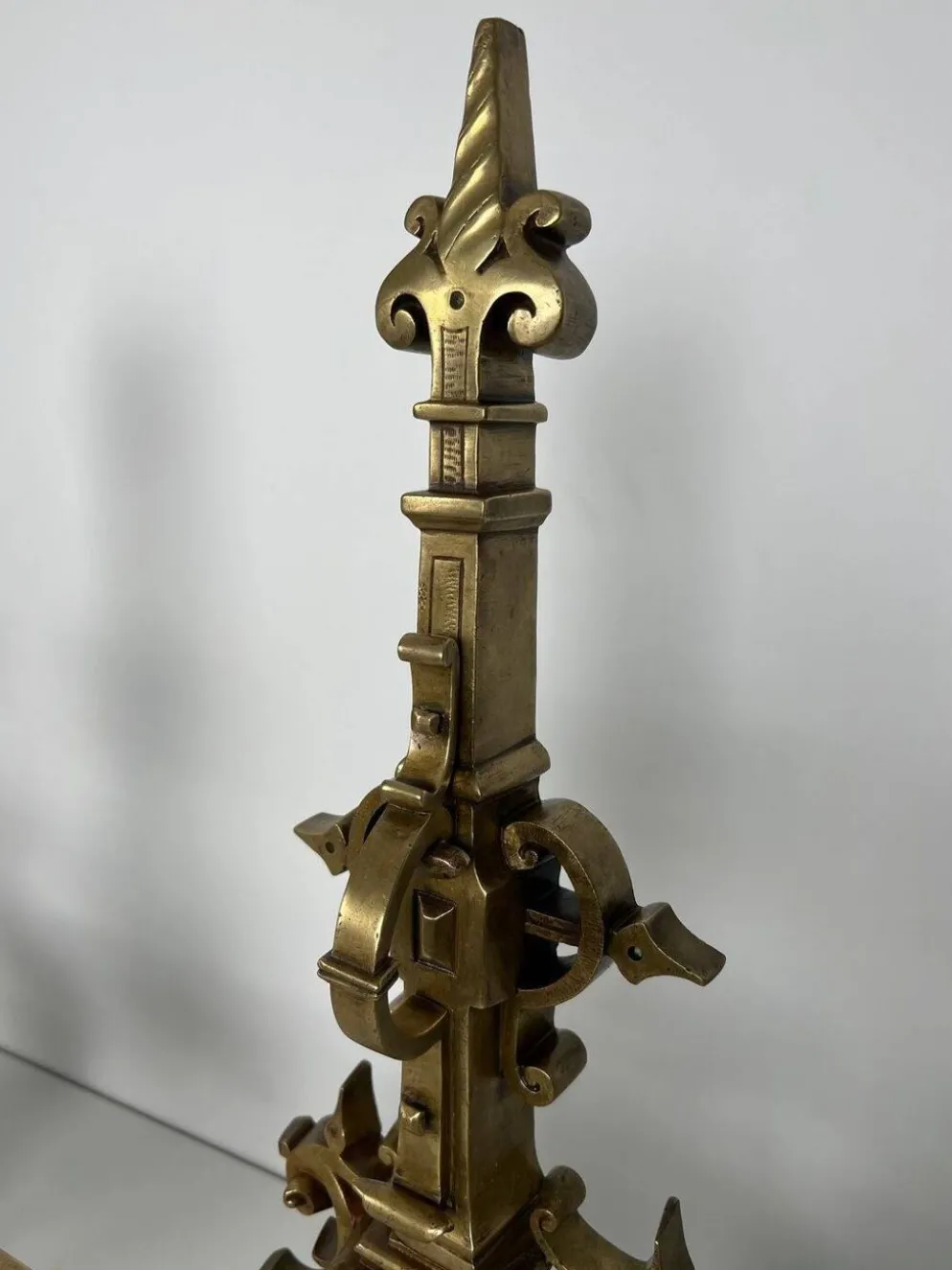 Parure de cheminée en bronze de style renaissance avec barre de