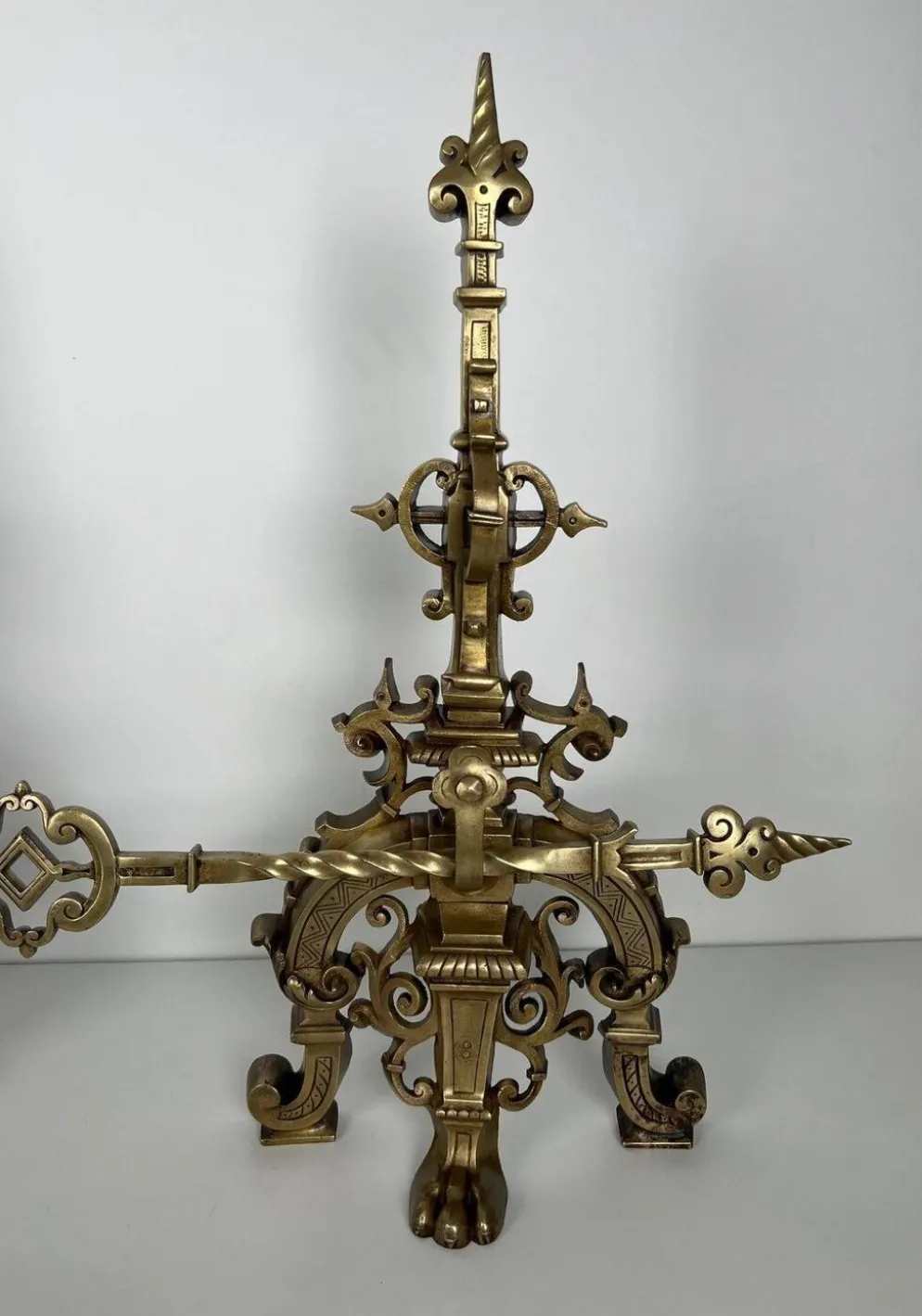 Parure de cheminée en bronze de style renaissance avec barre de