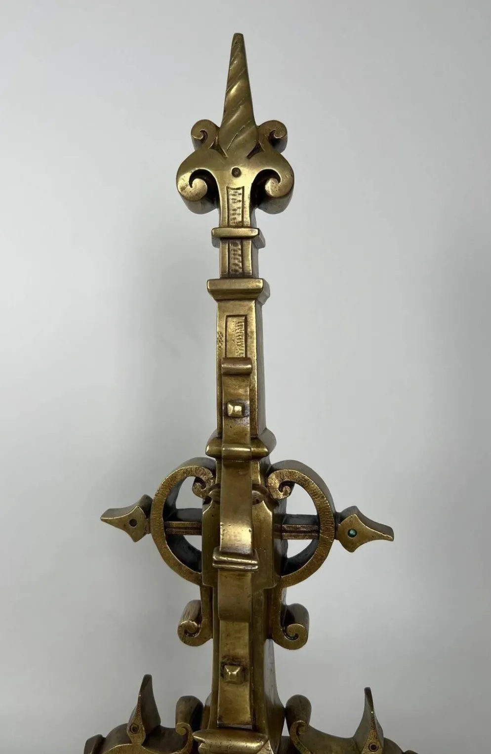 Parure de cheminée en bronze de style renaissance avec barre de