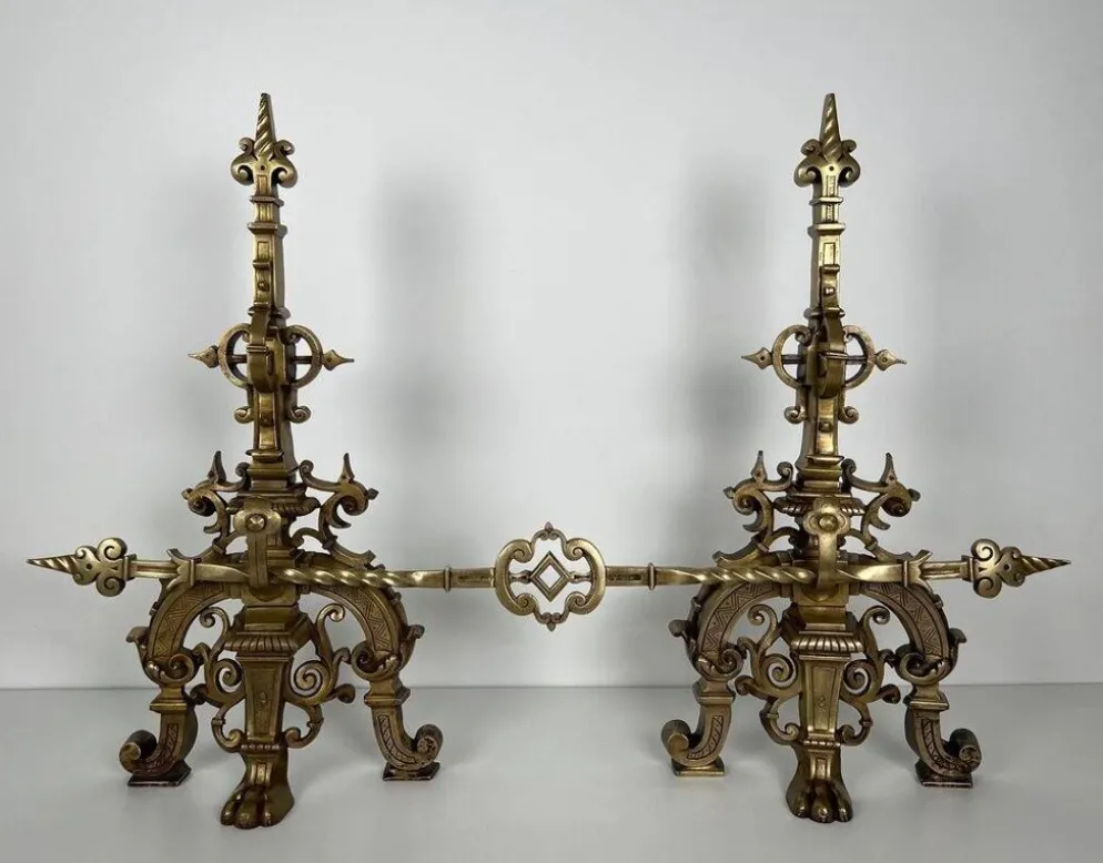 Parure de cheminée en bronze de style renaissance avec barre de