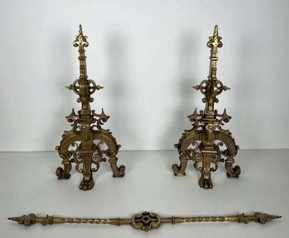 Parure de cheminée en bronze de style renaissance avec barre de