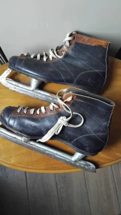 Patins a glace en cuir 2 tons années 60