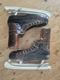 Patins à glace vintage en cuir Kovopol