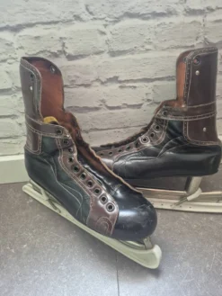 Patins à glace vintage en cuir Kovopol