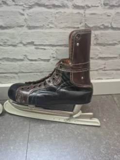 Patins à glace vintage en cuir Kovopol