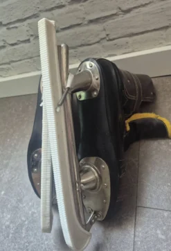 Patins à glace vintage en cuir Kovopol