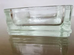 Pavé de verre, cendrier, vide poche, signé 