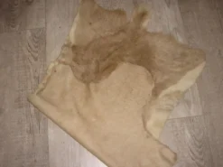 Peau de chèvre bouclée tannée 55x100cm