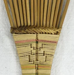 Peigne traditionnel Luba / Congo en bois et osier tressé