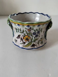 Petit cache-pot en faïence polychrome – Fourmaintraux-Courquin Desvres