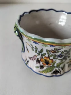 Petit cache-pot en faïence polychrome – Fourmaintraux-Courquin Desvres