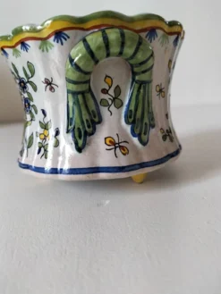 Petit cache-pot en faïence polychrome – Fourmaintraux-Courquin Desvres