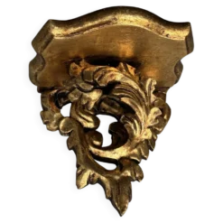 Petite console d’applique en bois sculpté et doré style Louis XV