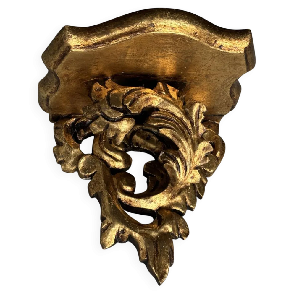 Petite console d’applique en bois sculpté et doré style Louis XV