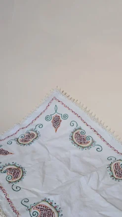 Petite nappe brodée