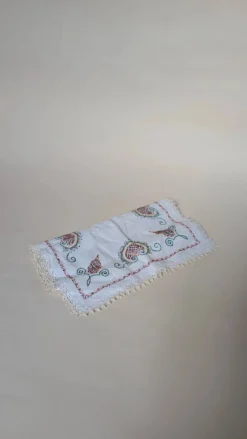 Petite nappe brodée