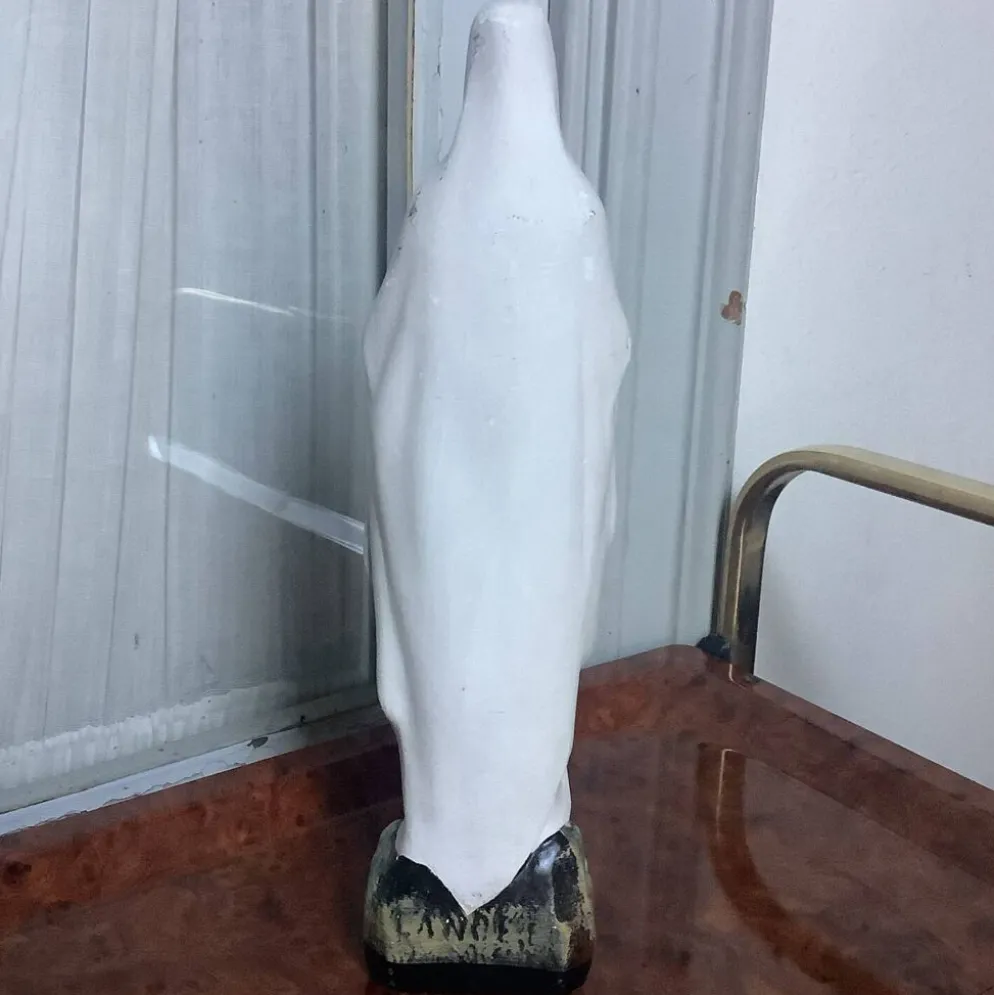 Petite statue en plâtre de la Vierge Marie