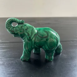 Petit éléphant en céramique
