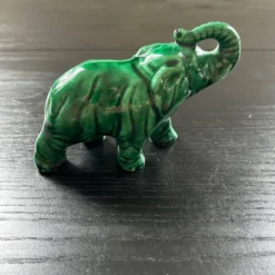 Petit éléphant en céramique