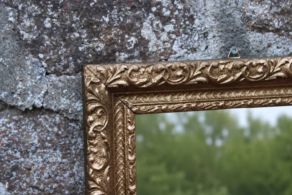 Petit miroir ancien en bois et stuc doré – style baroque – 35 × 29 cm
