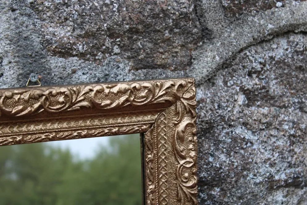 Petit miroir ancien en bois et stuc doré – style baroque – 35 × 29 cm