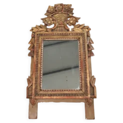 Petit miroir de dame Louis XVI en bois sculpté et doré