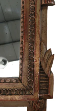 Petit miroir de dame Louis XVI en bois sculpté et doré