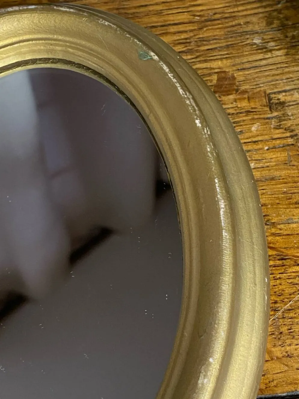 Petit miroir de forme ovale italien